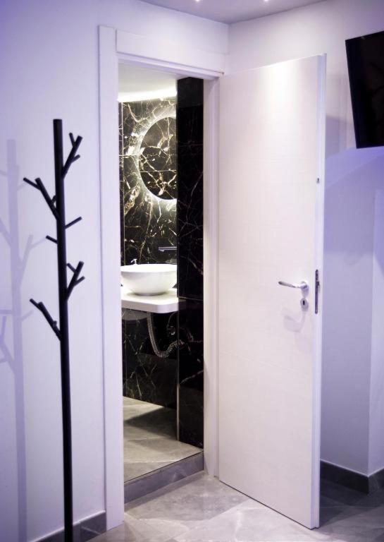 Suite Napoli Sotterranea Con Jacuzzi מראה חיצוני תמונה