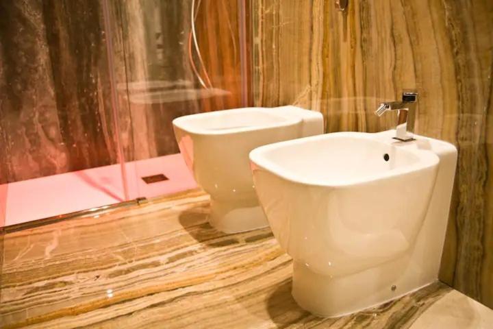 Suite Napoli Sotterranea Con Jacuzzi מראה חיצוני תמונה