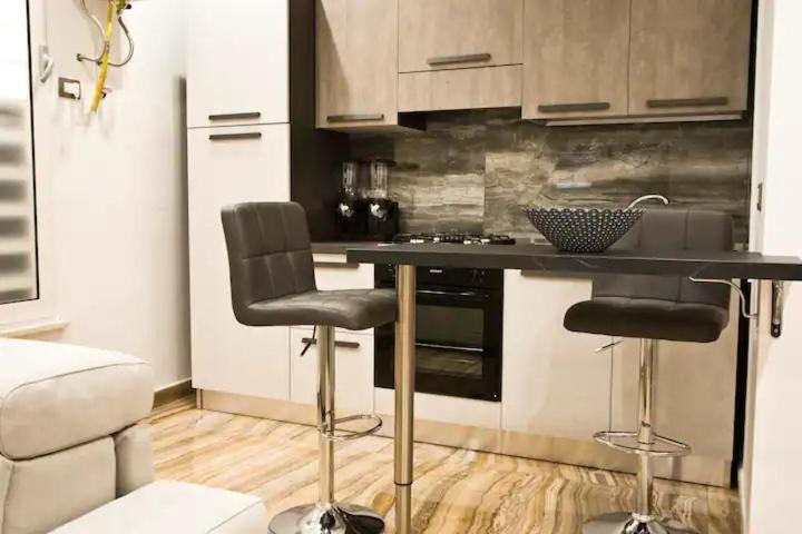 Suite Napoli Sotterranea Con Jacuzzi מראה חיצוני תמונה